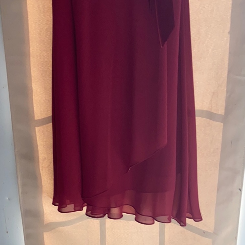 Elegant Burgundy Sleeveless Dress - Picture 7 of 8